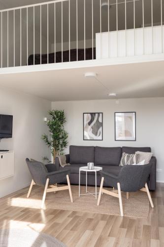 Waterfront Cabins in Suburbs Waterfront Cabins in Suburbs