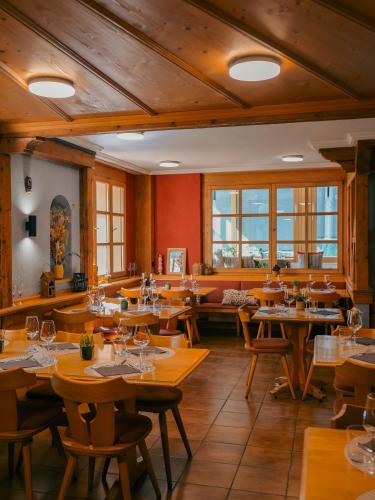 Restaurant, Ristorante con stanze Airolo in Airolo Restaurant, Ristorante con stanze Airolo in Airolo