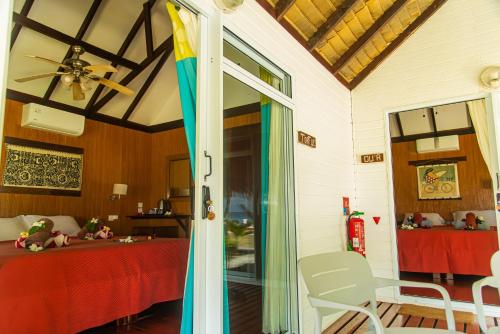 Raira Lagon in Rangiroa Raira Lagon in Rangiroa