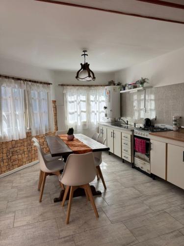 Kitchen, Chalet Mar del Plata in Caisamar Kitchen, Chalet Mar del Plata in Caisamar