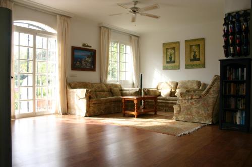 Közös társalgó / TV, Villa La Recalada in San Pedro Alcantara Közös társalgó / TV, Villa La Recalada in San Pedro Alcantara