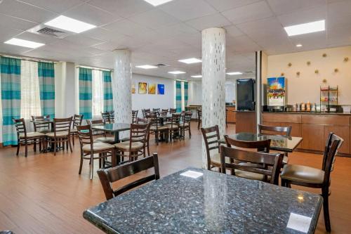 Comida y bebida, Comfort Inn & Suites Fort Lauderdale West Turnpike in Fort Lauderdale (FL) Comida y bebida, Comfort Inn & Suites Fort Lauderdale West Turnpike in Fort Lauderdale (FL)