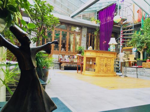 This photo about Kelly‘s Courtyard Hotel shared on HyHotel.com
