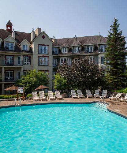 Swimming pool, Tour des Voyageurs in Mont-Tremblant (QC) Swimming pool, Tour des Voyageurs in Mont-Tremblant (QC)