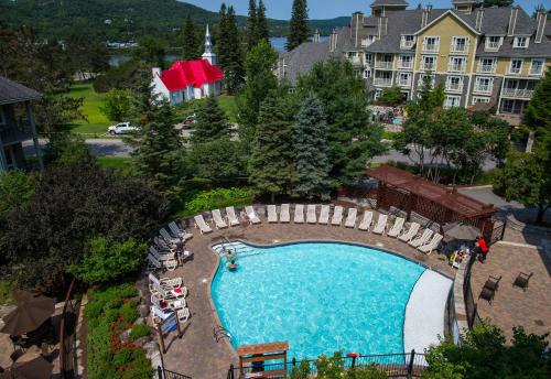 Swimming pool, Tour des Voyageurs in Mont-Tremblant (QC) Swimming pool, Tour des Voyageurs in Mont-Tremblant (QC)