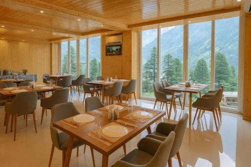 Tata Vista Resort Manali - Centrally Heated & Air Cooled luxury room near mall road in Manali Tata Vista Resort Manali - Centrally Heated & Air Cooled luxury room near mall road in Manali