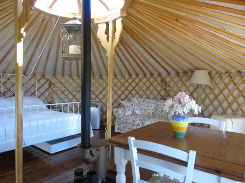 Facilities, Glamping Abruzzo - The Yurt in Catignano Facilities, Glamping Abruzzo - The Yurt in Catignano