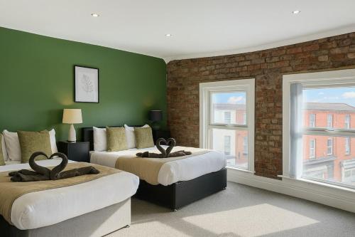 Kitchen Island TV Every Room Multi Beds 5 Bath in Edge Hill Kitchen Island TV Every Room Multi Beds 5 Bath in Edge Hill