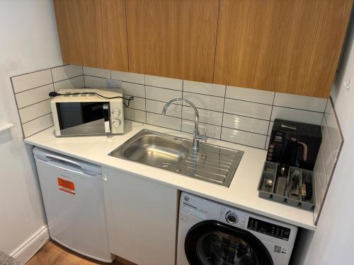 Self-contained studio with patio in Ware Self-contained studio with patio in Ware