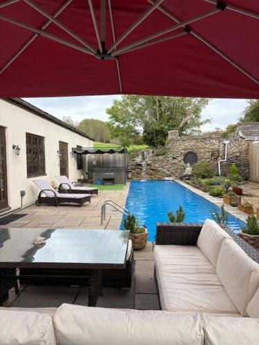 Buitenkant, Olli's Summer House - Natural Pool & Jacuzzi optional in Almondsbury Buitenkant, Olli's Summer House - Natural Pool & Jacuzzi optional in Almondsbury