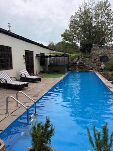 Buitenkant, Olli's Summer House - Natural Pool & Jacuzzi optional in Almondsbury Buitenkant, Olli's Summer House - Natural Pool & Jacuzzi optional in Almondsbury