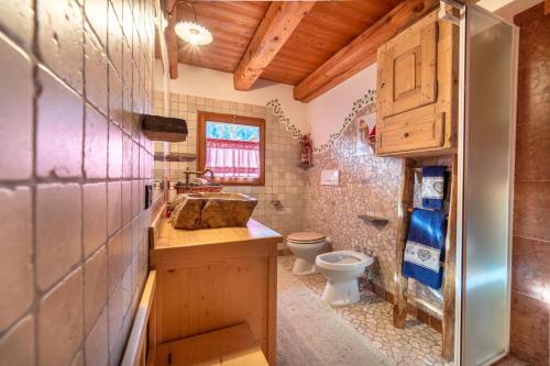 Fürdőszoba, Baita Mas Sternai Nel Parco in Rabbi Fürdőszoba, Baita Mas Sternai Nel Parco in Rabbi