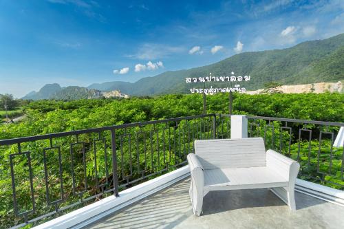 Surrounding environment, Suan Pa Khao Lom Homestay in Krok Phra Surrounding environment, Suan Pa Khao Lom Homestay in Krok Phra