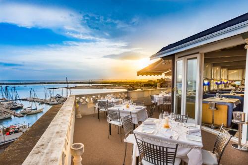 レストラン, グランド ホテル オルティージャ (Grand Hotel Ortigia) in シラキュース レストラン, グランド ホテル オルティージャ (Grand Hotel Ortigia) in シラキュース