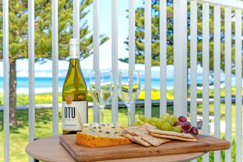 Whispering Sands Beachfront Motel in Gisborne Whispering Sands Beachfront Motel in Gisborne