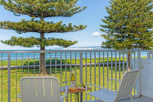 Whispering Sands Beachfront Motel in Gisborne Whispering Sands Beachfront Motel in Gisborne