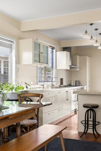 ห้องครัว, Beautiful Large Central Napier Home in มาเรวา ห้องครัว, Beautiful Large Central Napier Home in มาเรวา
