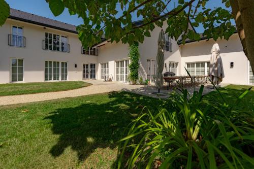 A szálláshely kívülről, Luxus Villa mit großem Pool Alleinlage Nähe Graz (Luxus Villa mit großem Pool Alleinlage Nahe Graz) in Markt Hartmannsdorf A szálláshely kívülről, Luxus Villa mit großem Pool Alleinlage Nähe Graz (Luxus Villa mit großem Pool Alleinlage Nahe Graz) in Markt Hartmannsdorf