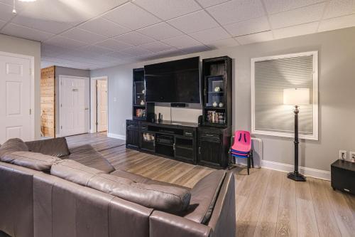 Idyllic Mtn Retreat with Hot Tub Near Shenandoah NP! in Warrenton (VA) Idyllic Mtn Retreat with Hot Tub Near Shenandoah NP! in Warrenton (VA)