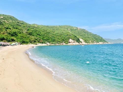 Light Coral Đam Mon Resort in Van Phong Bay Light Coral Đam Mon Resort in Van Phong Bay