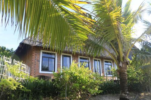 Light Coral Đam Mon Resort in Van Phong Bay Light Coral Đam Mon Resort in Van Phong Bay