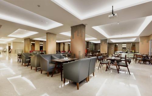 Restaurant, Harper Perintis by ASTON in Makassar Restaurant, Harper Perintis by ASTON in Makassar