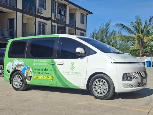 Family in Mount Hagen Family in Mount Hagen