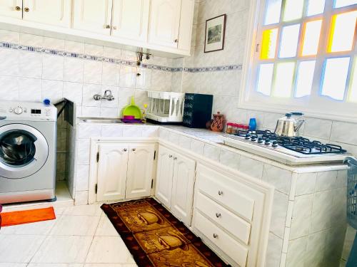 Bel appartement Au centre ville, internet Fibre, canal plus, chaines internationales in El Massira Bel appartement Au centre ville, internet Fibre, canal plus, chaines internationales in El Massira