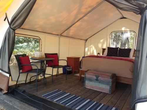 Westcliff Lodge in Hood River Westcliff Lodge in Hood River