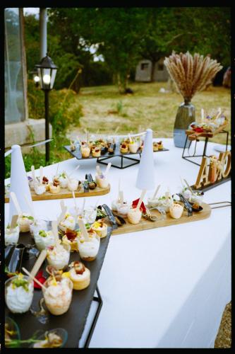 Le Pavillon, Grand Manoir du XVIIe avec Piscine, Bain Nordique et accès privé à la Charente (Le Pavillon, Grand Manoir du XVIIe avec Piscine, Bain Nordique et acces prive a la Charente) in Alloue Le Pavillon, Grand Manoir du XVIIe avec Piscine, Bain Nordique et accès privé à la Charente (Le Pavillon, Grand Manoir du XVIIe avec Piscine, Bain Nordique et acces prive a la Charente) in Alloue