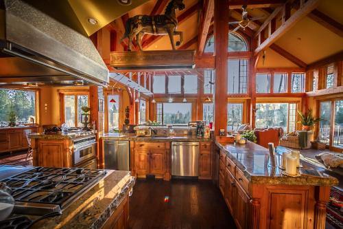 מטבח, Talus Rock Retreat in סנדפוינט(אי די) מטבח, Talus Rock Retreat in סנדפוינט(אי די)