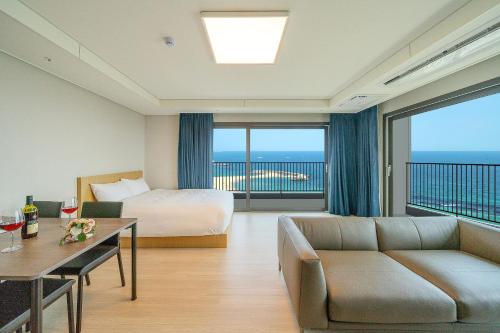Sokcho I Park Suite Hotel and Resort in Sokcho-si Sokcho I Park Suite Hotel and Resort in Sokcho-si
