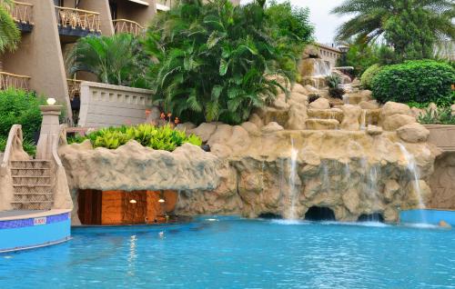 Uszoda, The Corinthians Resort & Club in Pune Uszoda, The Corinthians Resort & Club in Pune