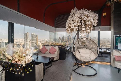 مطعم, فندق مشارف المدن (Msharef Almoden hotel) in العقيق مطعم, فندق مشارف المدن (Msharef Almoden hotel) in العقيق