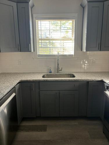 Welcome to this Modern listing in the Heart Of ATL in Vine City Welcome to this Modern listing in the Heart Of ATL in Vine City