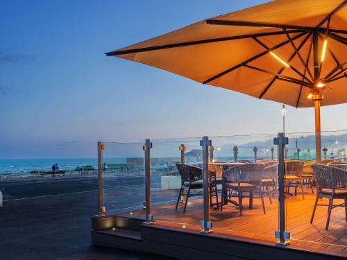 ห้องอาหาร, โรงแรมเมอร์เคียว ไบรท์ตัน ซีฟรอนท์ (Mercure Brighton Seafront Hotel) in บริทตั้น ห้องอาหาร, โรงแรมเมอร์เคียว ไบรท์ตัน ซีฟรอนท์ (Mercure Brighton Seafront Hotel) in บริทตั้น