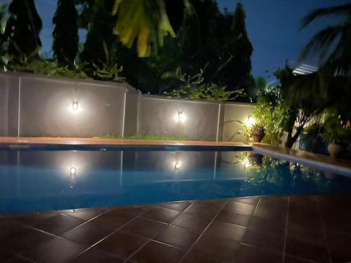 Svømmebasseng, 2BD Townhouse by Ghana's President's House in Kokomlemle Svømmebasseng, 2BD Townhouse by Ghana's President's House in Kokomlemle