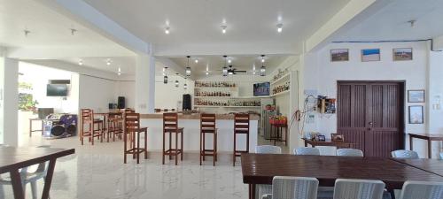 la caballa beach resort bar & grill in Aborlan la caballa beach resort bar & grill in Aborlan