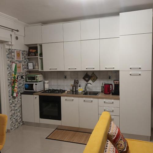 Kitchen, Hibiscus Apartment Ciampino Rome Roma in Ciampino Airport Kitchen, Hibiscus Apartment Ciampino Rome Roma in Ciampino Airport