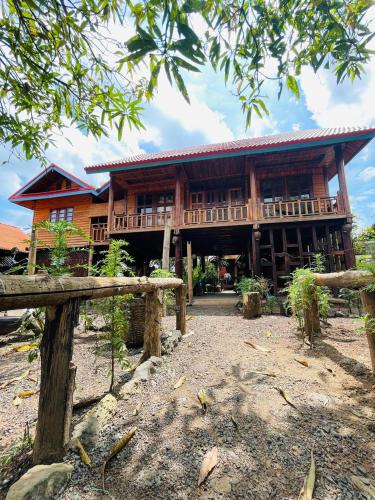 Samaki Guesthouse & Grandpa Homestay- Tad Lo in Beng Samaki Guesthouse & Grandpa Homestay- Tad Lo in Beng