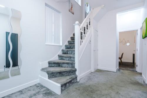 A szálláshely kívülről, 6BR Home - Sleeps 15 - Ideal for Contractors & Group Stays - Parking in Rochdale A szálláshely kívülről, 6BR Home - Sleeps 15 - Ideal for Contractors & Group Stays - Parking in Rochdale