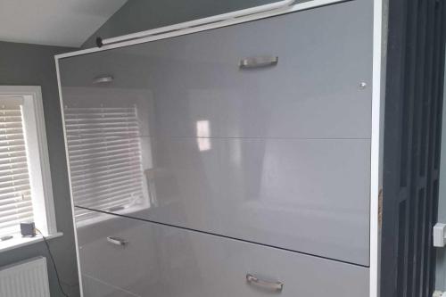 Studio - Sleeps 4 - Garden - Parking - Wifi in Блессінгтон Studio - Sleeps 4 - Garden - Parking - Wifi in Блессінгтон