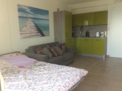 Studio on the Croisette with sea view