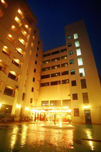 Swimming pool, Ebina House (SHA Extra Plus) near Immigration 1 Division Swimming pool, Ebina House (SHA Extra Plus) near Immigration 1 Division