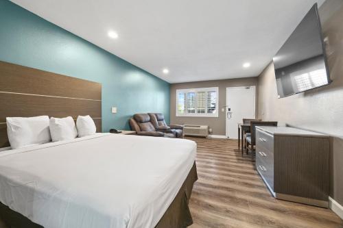 奇蹟酒店 (Hotel Milagro) in 邱拉威斯塔 (CA) 奇蹟酒店 (Hotel Milagro) in 邱拉威斯塔 (CA)