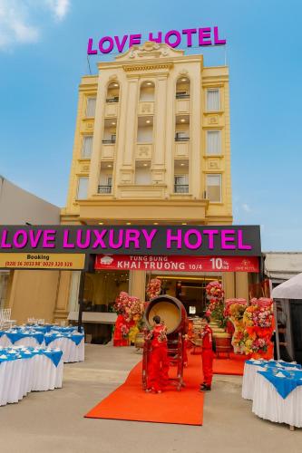 Widok z zewnątrz, Love Luxury Hotel Bà Điểm (Love Luxury Hotel Ba Điem) in Hoc Mon Widok z zewnątrz, Love Luxury Hotel Bà Điểm (Love Luxury Hotel Ba Điem) in Hoc Mon