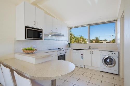 Kitchen, Seashells Apartments Merimbula in Merimbula Kitchen, Seashells Apartments Merimbula in Merimbula