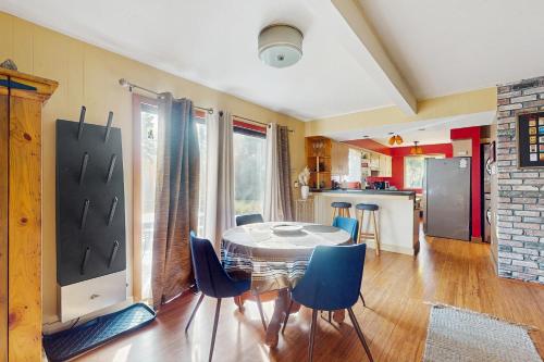 Little Sand Creek Chalet in Sandpoint Little Sand Creek Chalet in Sandpoint