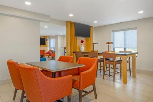 ห้องอาหาร, Holiday Inn Express Plattsburgh By IHG in แพลตต์สเบิร์ก (NY) ห้องอาหาร, Holiday Inn Express Plattsburgh By IHG in แพลตต์สเบิร์ก (NY)