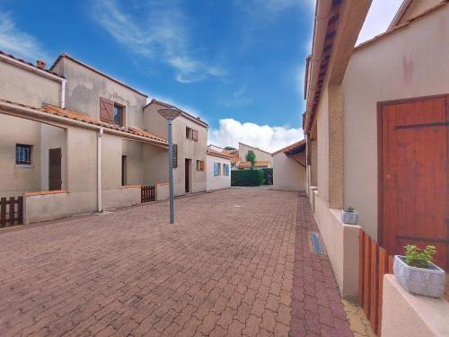 Holiday Home Les Charmilles-15 by Interhome in La Tremblade Holiday Home Les Charmilles-15 by Interhome in La Tremblade